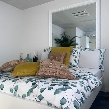 Business Sleeping Place Rolle Exterior foto