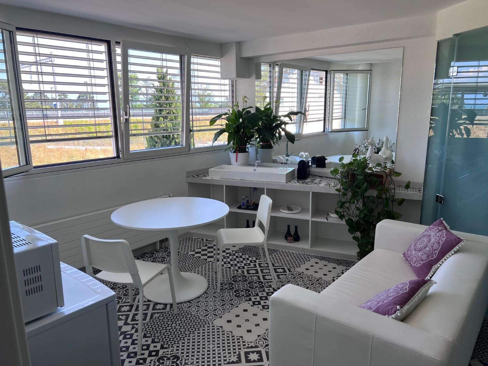 Business Sleeping Place Rolle Exterior foto